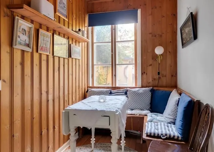 Nice Guesthouse With Access To Garden
