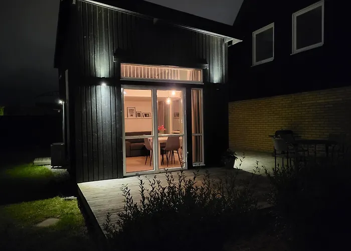 Cozy Tiny House With Private Patio, Malmoe